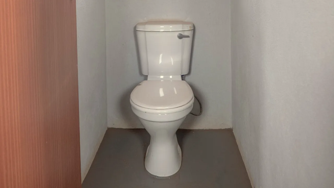 A clean new toilet cubicle