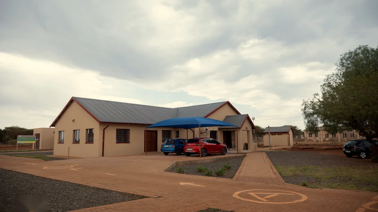 The front of Ipopeng Baphalane Clinic with its covered entrance