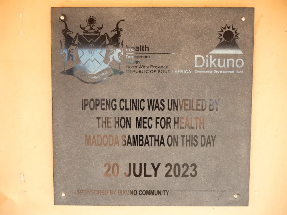 The plaque unveiled at Ipopeng Clinic on 20 July 2023